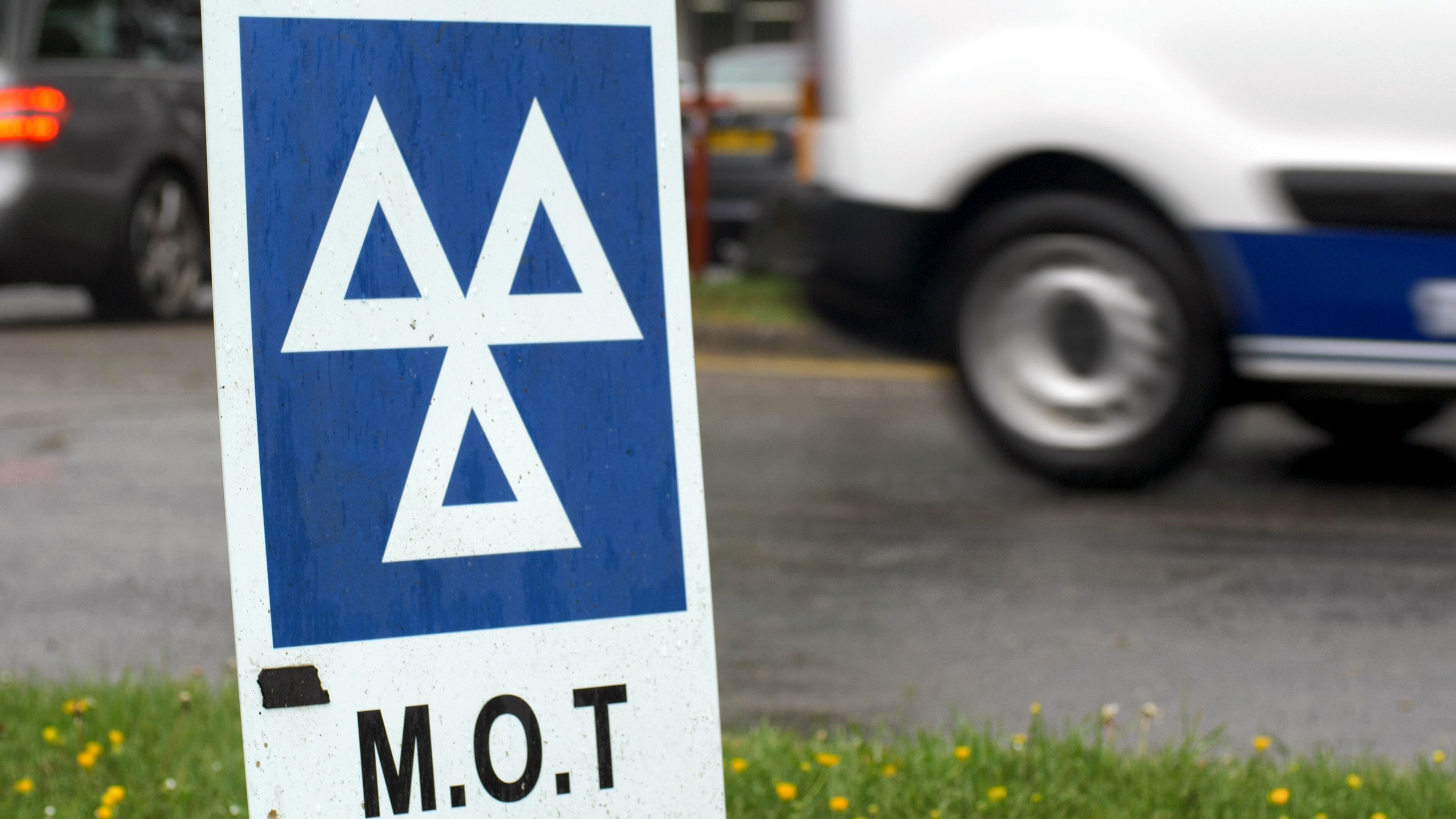 What to Expect at an MOT in Clevedon or Congresbury